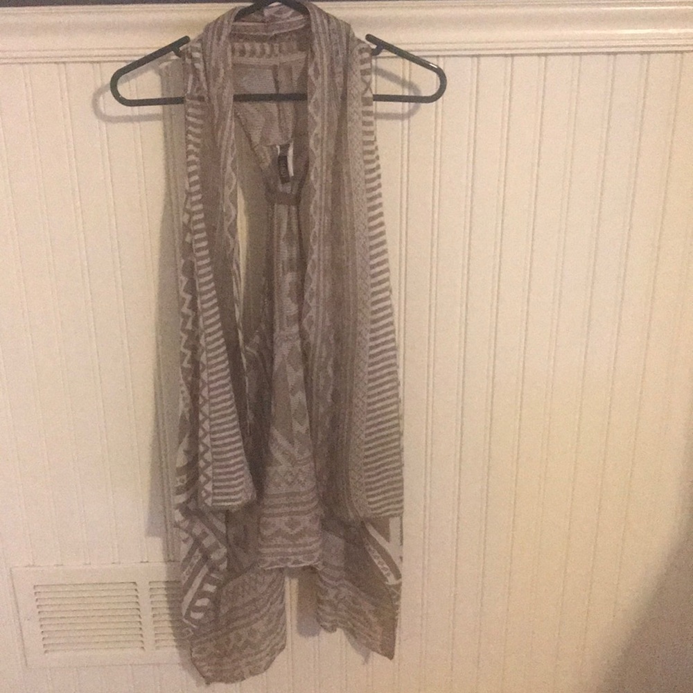 Geometric casual vest